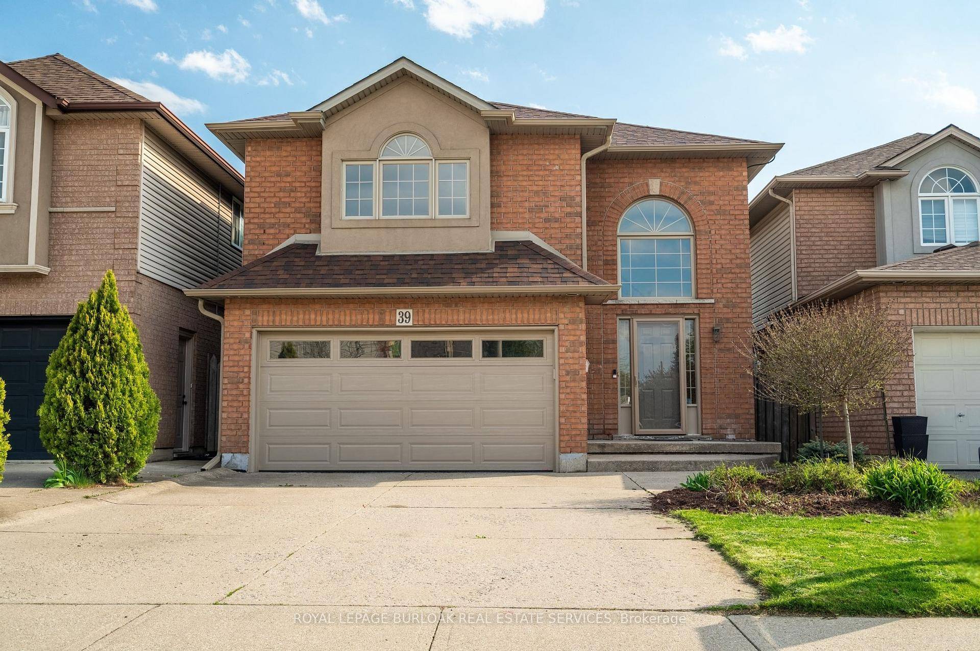 Welcome to 39 Claudette Gate, a spacious and stylish detached home nestled in one of Hamilton's most sought after family friendly neighbourhoods.