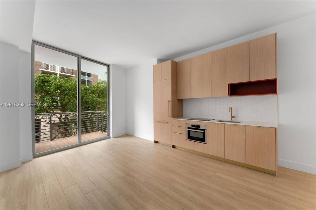 The Standard Residences, Midtown Miami Best Priced Studio with 10' Ceilings Experience Miami s first true pied a terre at The Standard Residences.