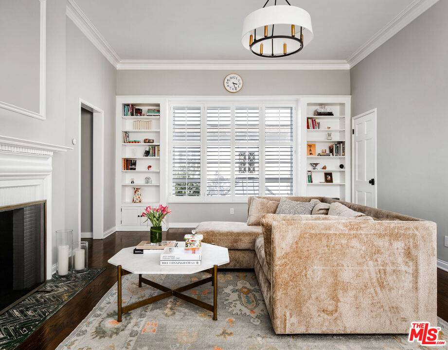 118 1/2 N Flores St 2BR Beverly Grove La