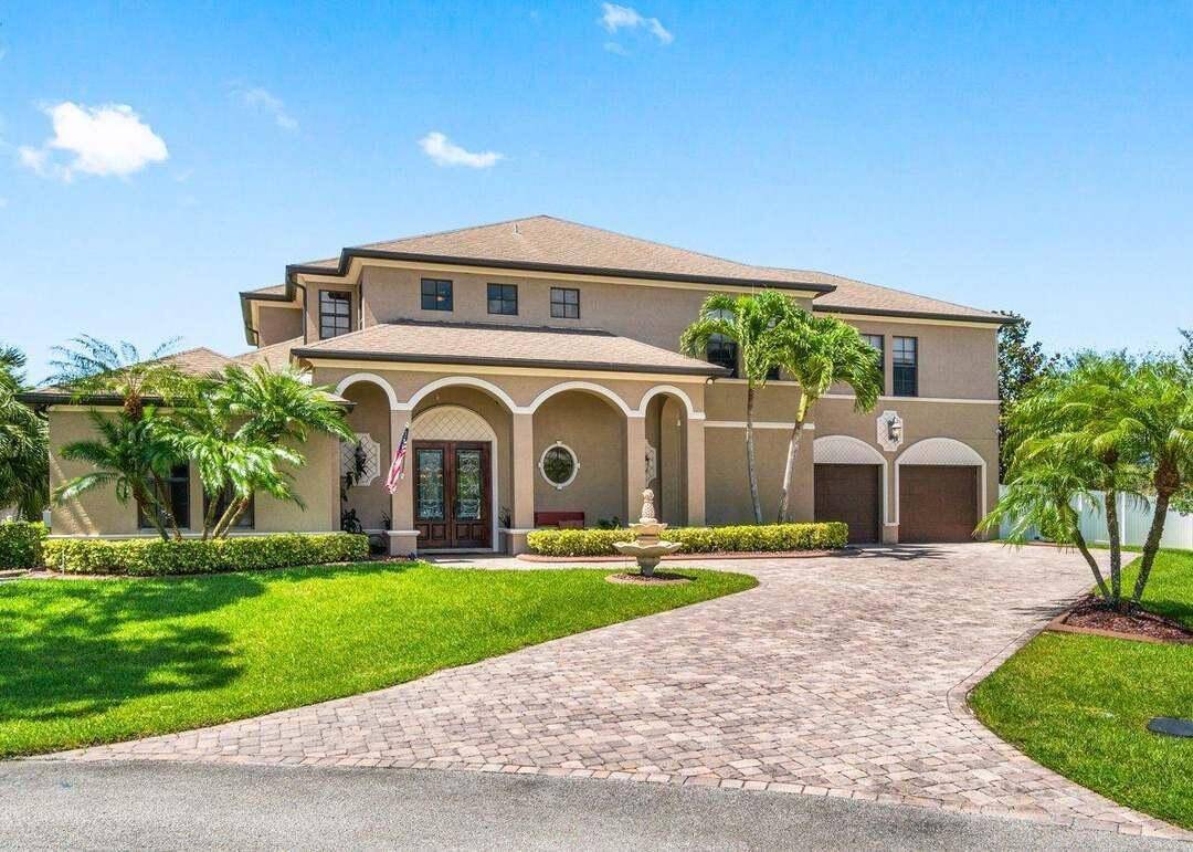 Beautiful 6bed 3bath cul de sac home with preserve views !