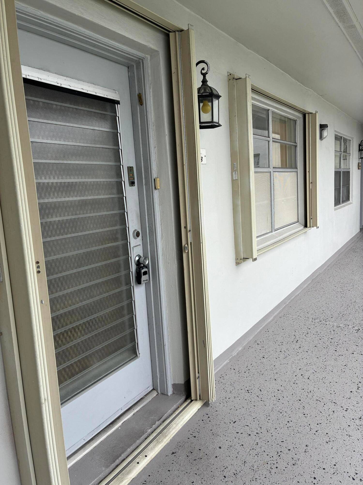 Lovely 2 bedroom 2 bath home in highly desireable Kings Point Golf and Country Club.