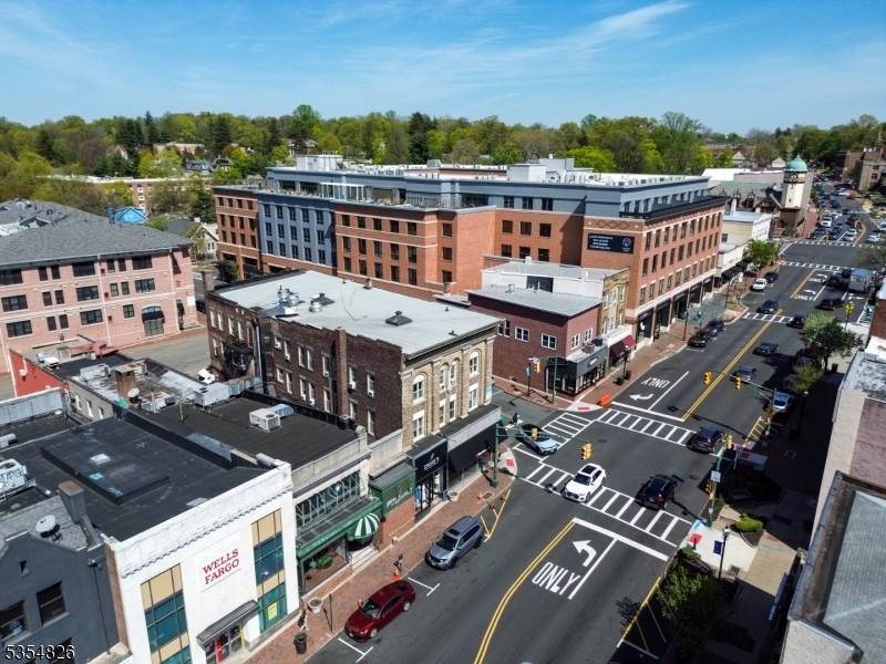 This is a fantastic opportunity for an experienced restaurateur, brewer, or bar operator, to acquire a turnkey restaurant in downtown South Orange.