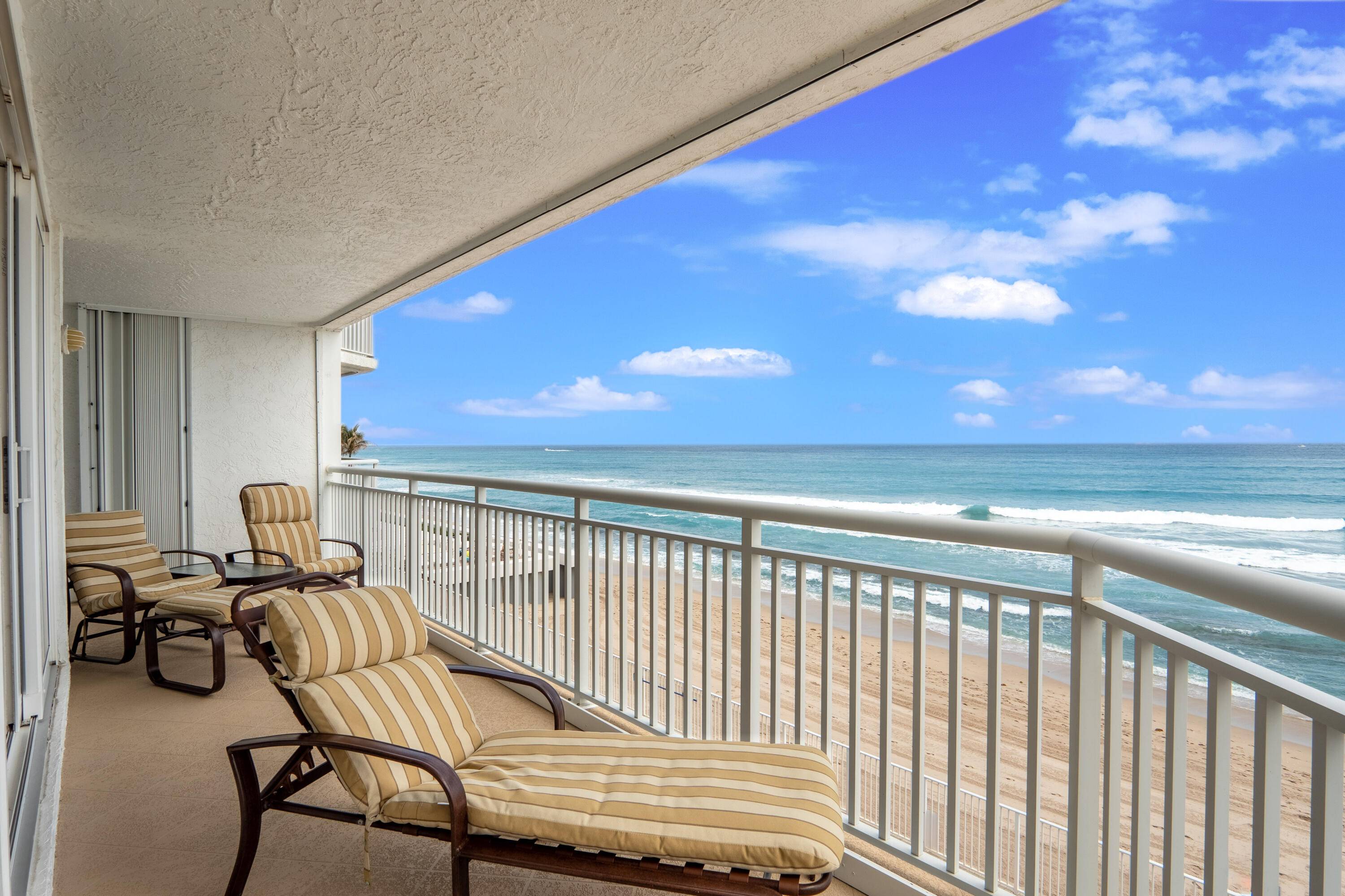 Stunning oceanfront condo with breathtaking views !