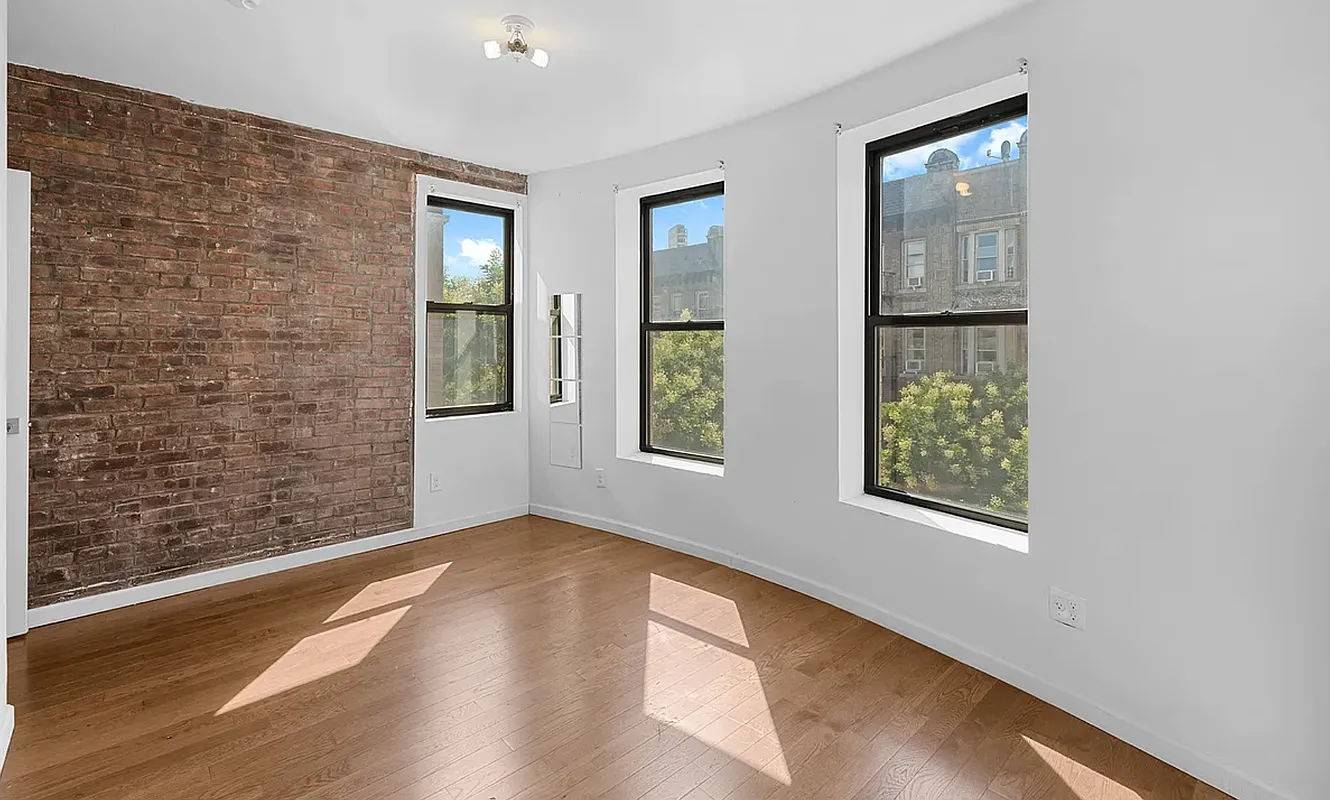 Welcome to 6 Saint Nicholas Terrace One of Central Harlems Hidden GemsDuplex 3 Bedroom with Washer DryerThe Apartment Large Duplex 3 Bedroom, with 3 Exposures Brand New Stainless Steel Kitchen ...