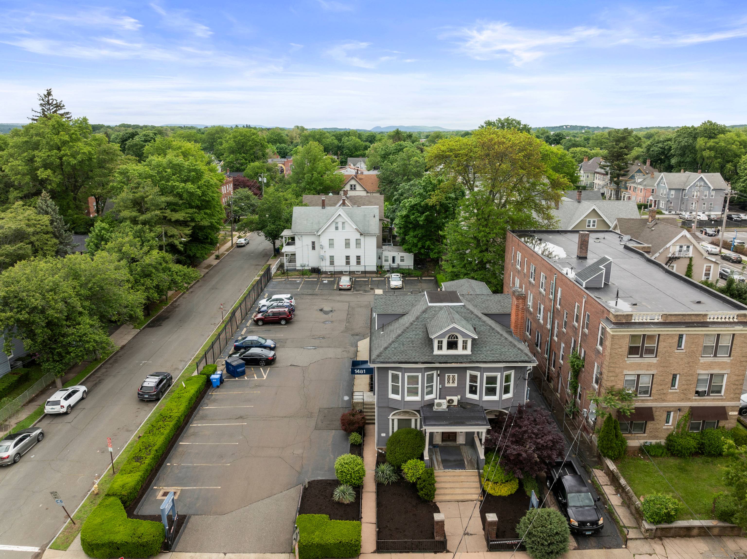 Prime 6000 SQ FT commercial office building that sits on a rare.