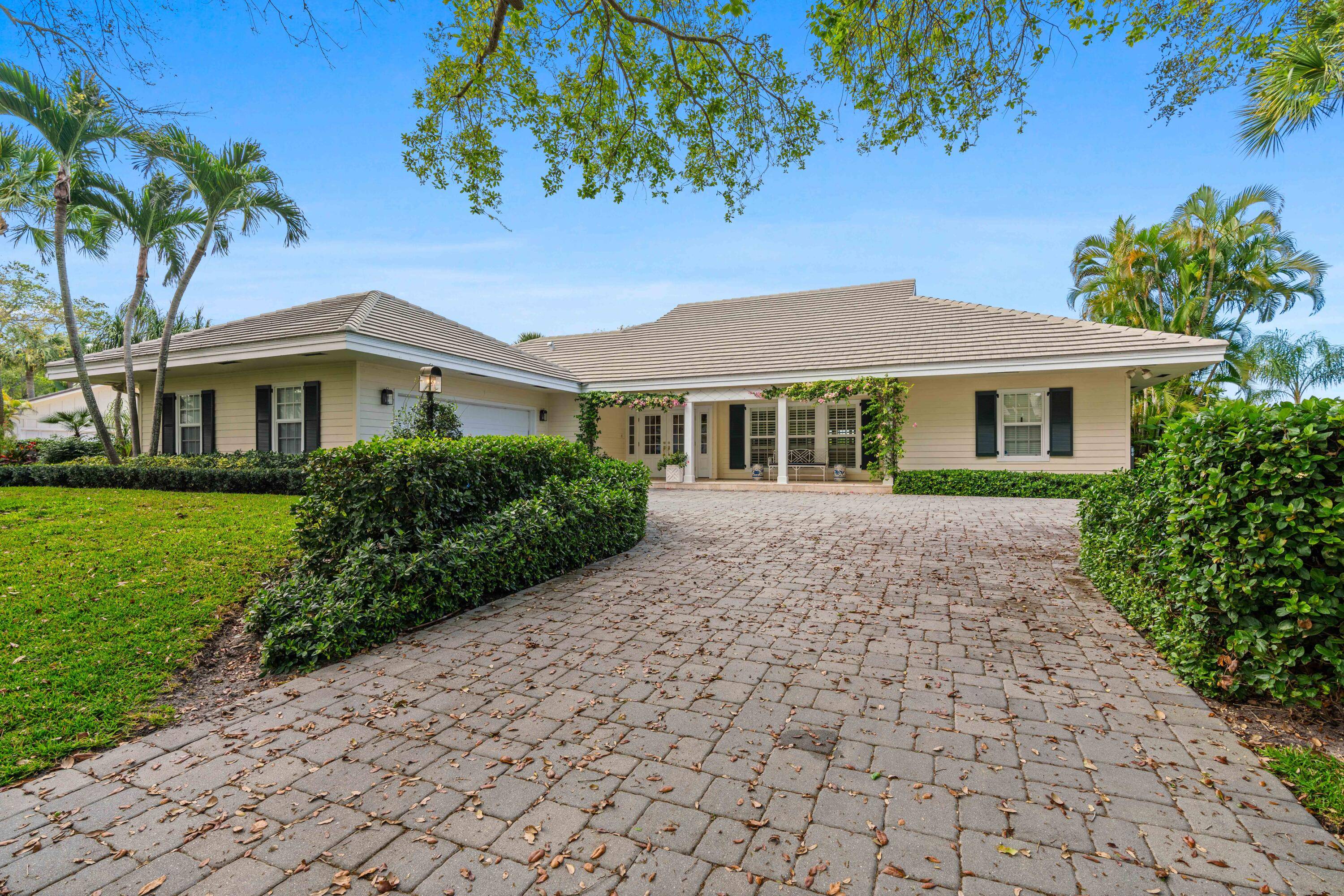 Located in the prestigious gated community of Heritage Oaks, this fully furnished house is situated on almost a 1 2 acre lot with beautiful long lake views.
