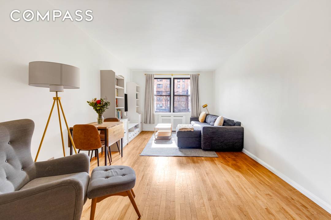 Rare UWS 1BR with Bonus Room Ideal for WFH or Growing Needs Newly priced and offering exceptional value, this bright and well proportioned Upper West Side home features a rare ...