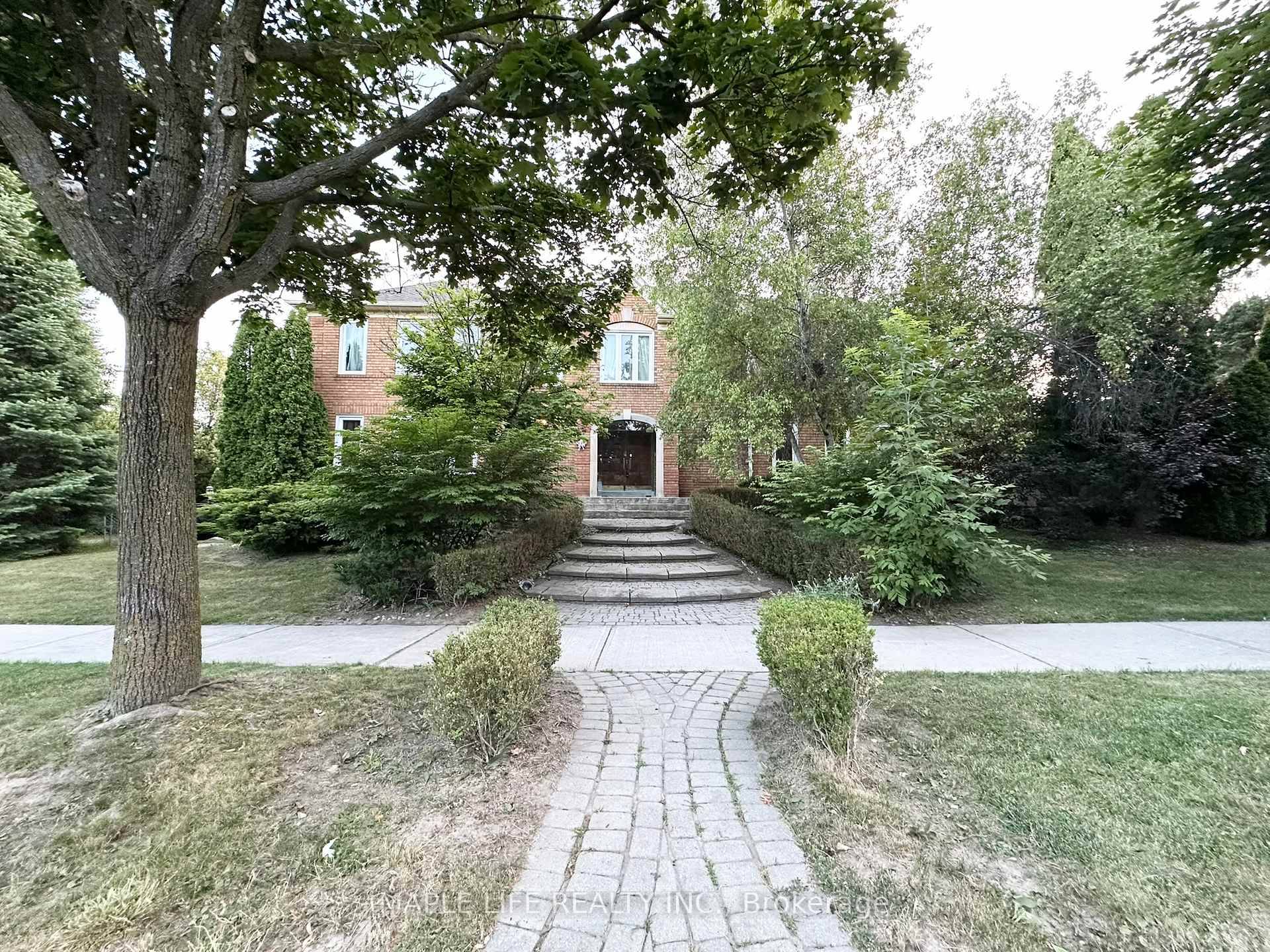 Rarely Offered Exquisite Private Home in Bayview Hill !