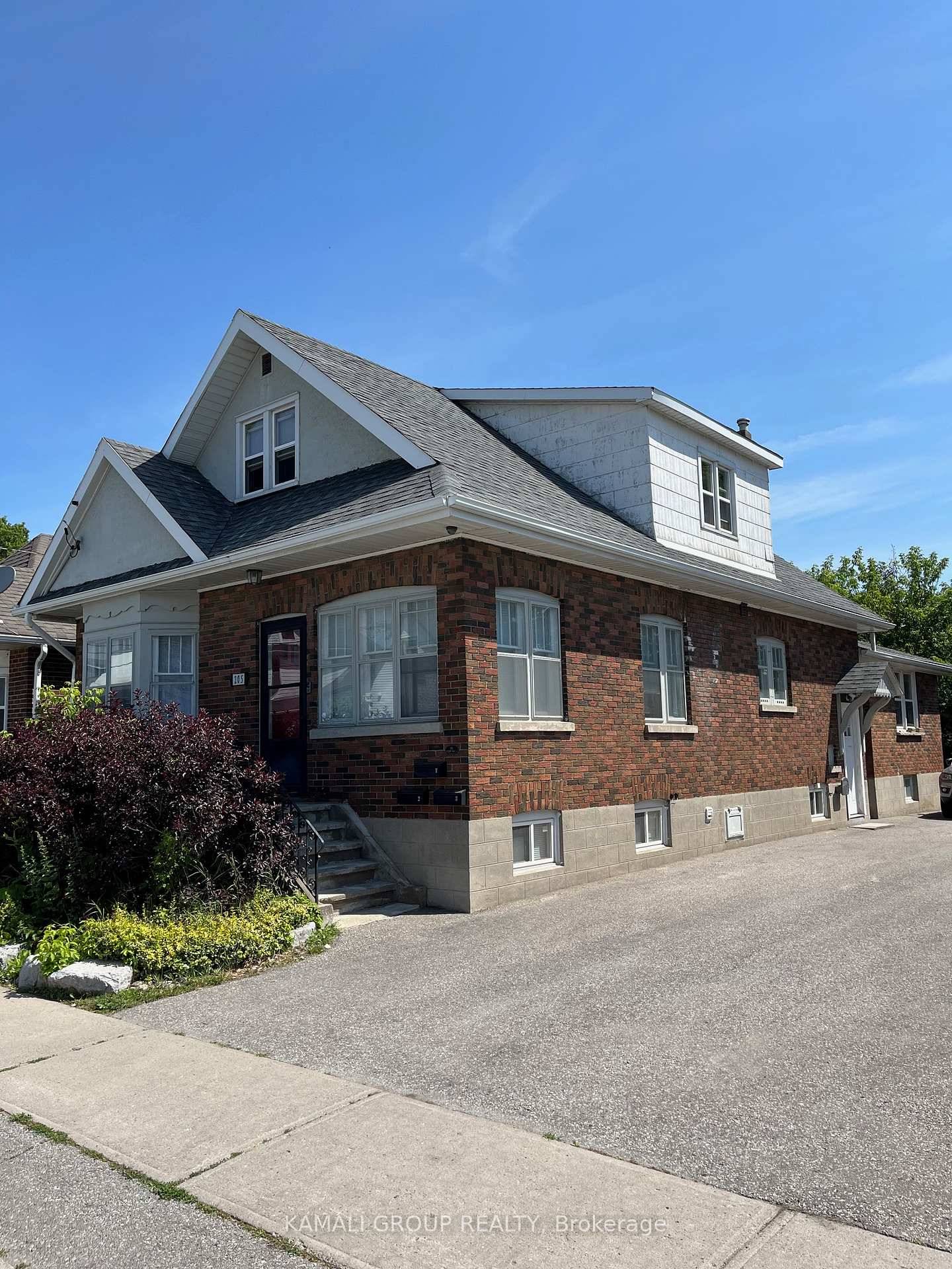Large 1 Bedroom Main Floor Apartment With A Spacious Finished Basement.