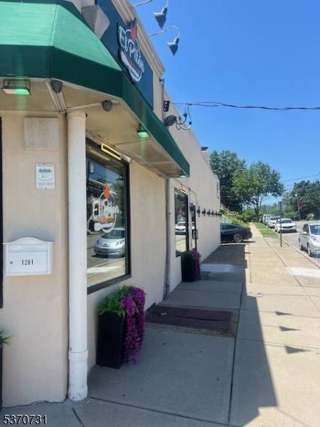 Turnkey restaurant for sale.