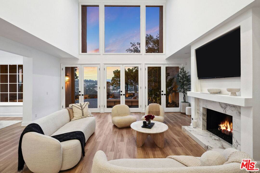 12303 Ridge Cir 3.0 Brentwood LA
