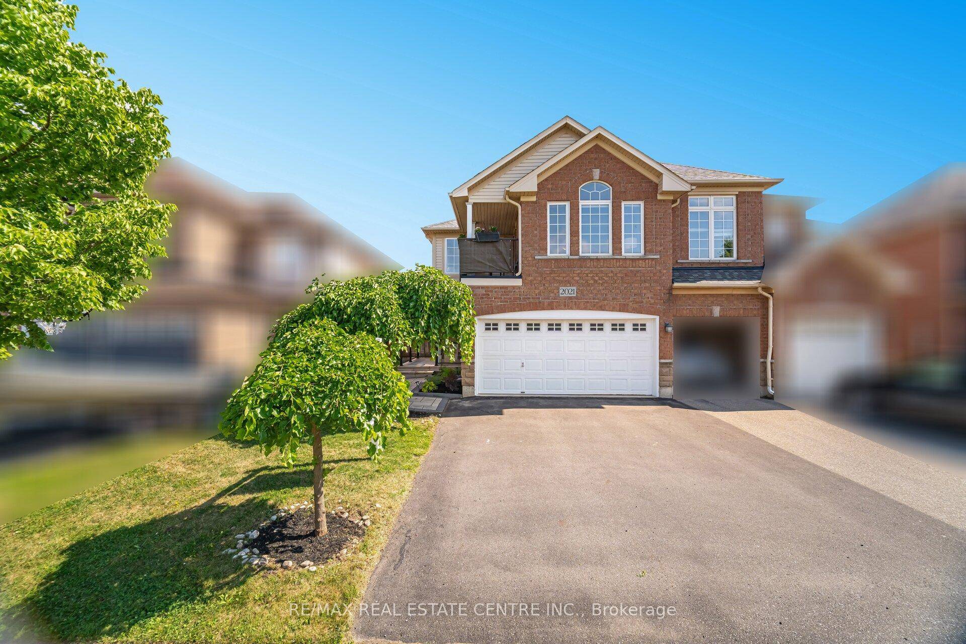 Welcome To This Beautifully Maintained Semi Detached Home In Oakville's Desirable Westmount Community.