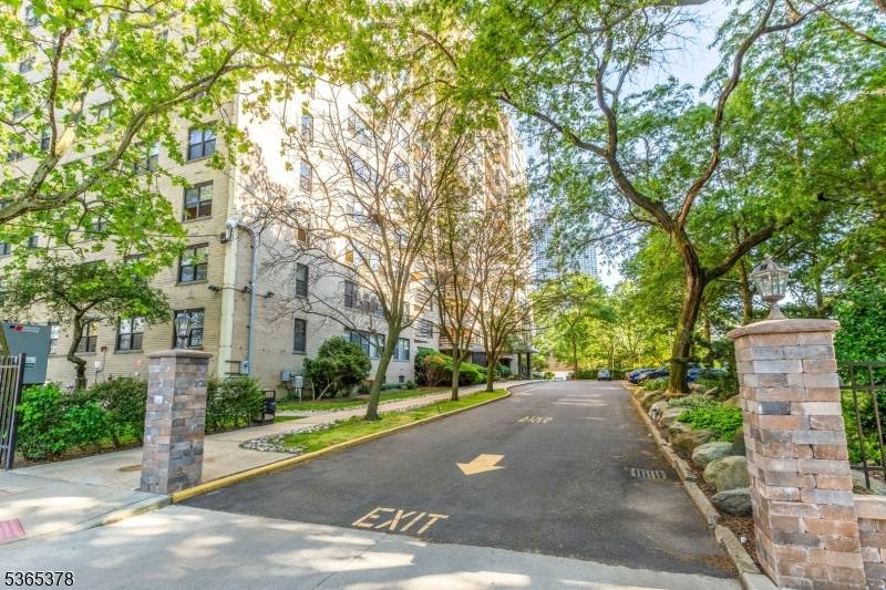 LARGE STUDIO W TERRACE LOCATED ONTHE 7TH FLOOR OF AN ELEVATOR BUILDING, JUST A FEWBLOCKS AWAY FROM THE JOURNAL SQ PATH TRAIN STATION.