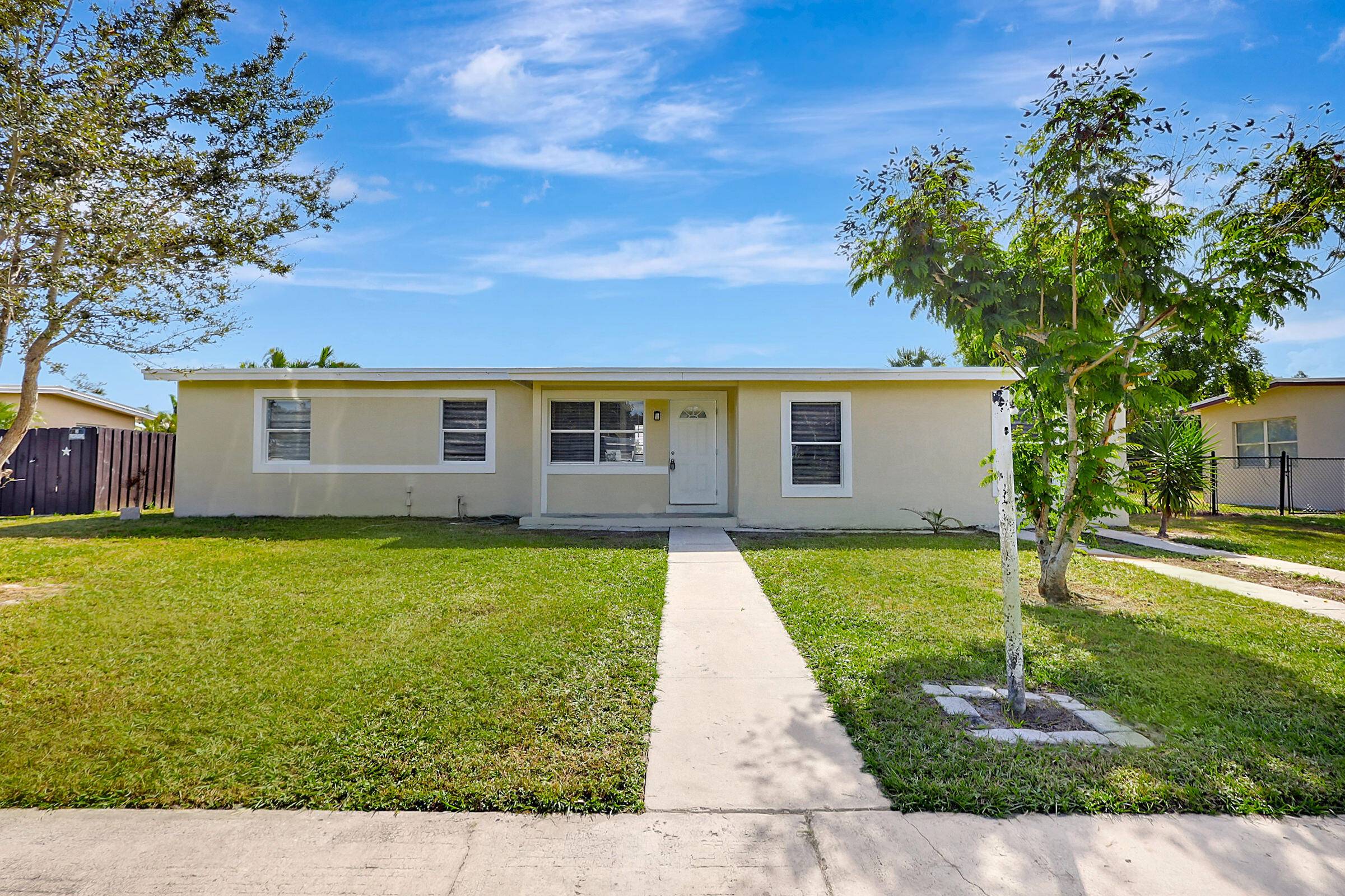 Newly renovated 3 bed 1 bath home conveniently located in the River Park area.