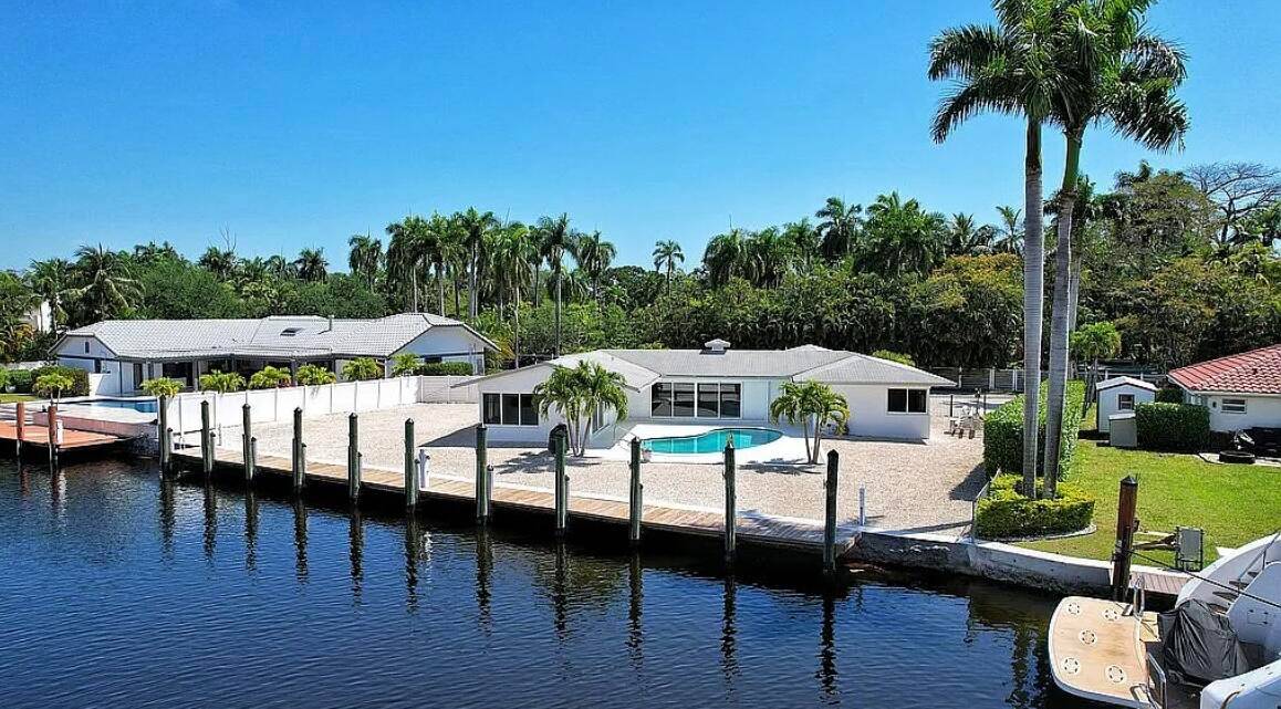 This home is nestled along the serene waterways of Fort Lauderdale, this stunning waterfront home offers tranquility.