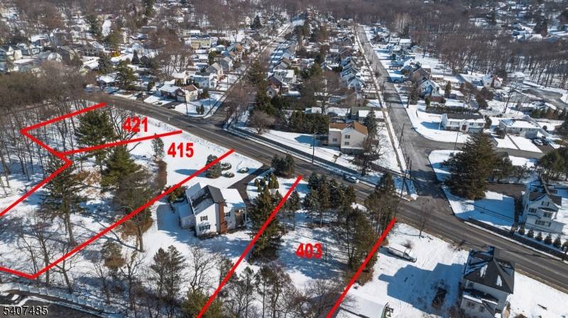 ATTENTION BUILDERS ! 3 approved buildable lots 2.