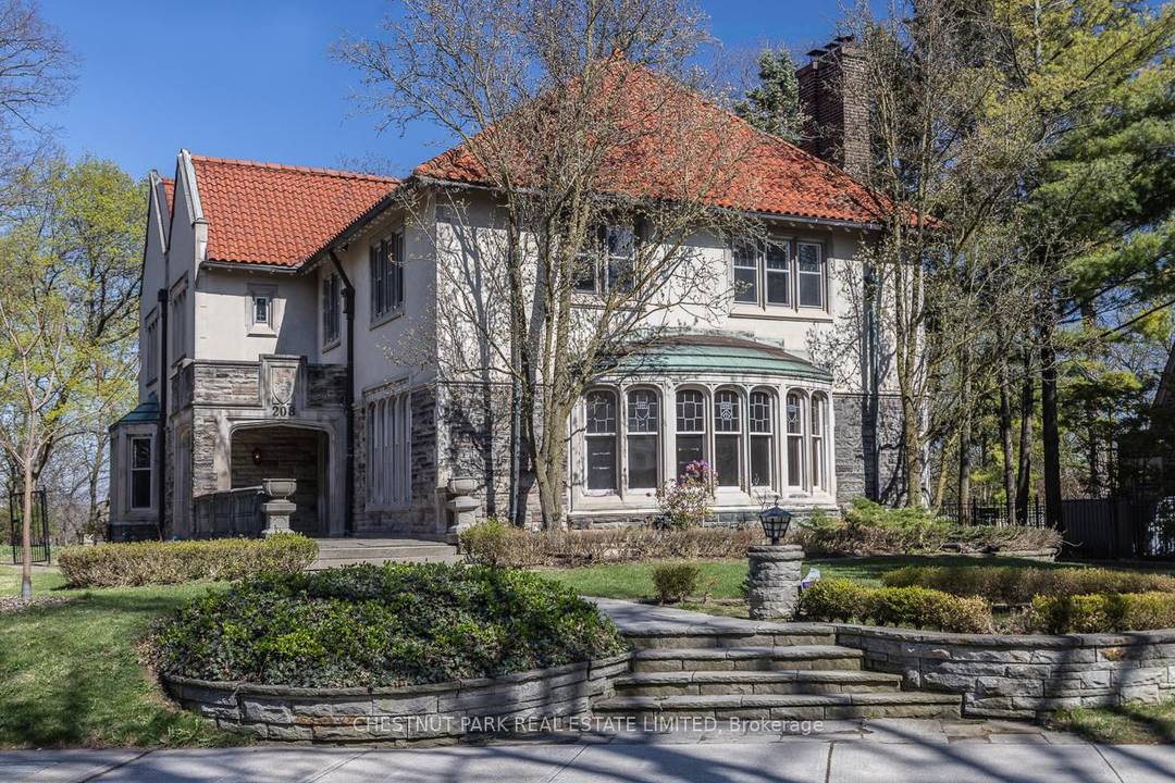 An unbelievable, unique opportunity to achieve your great architectural ambition, to create your own dream home on one of the most prestigious blocks in Canada.