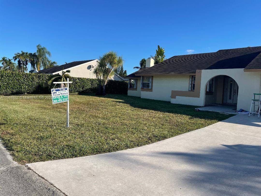 Kings Grant's Finest Opportunity !