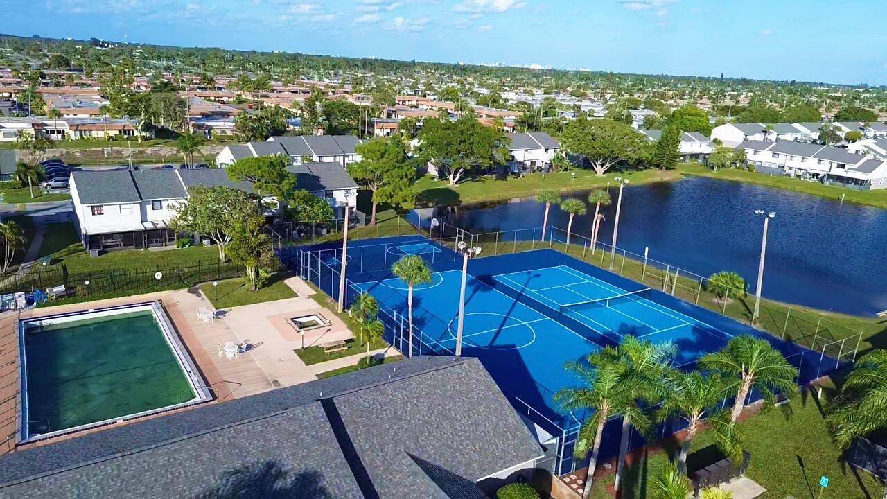 Spacious 2 bedroom 1. 5 bathrooms FOR SALE.