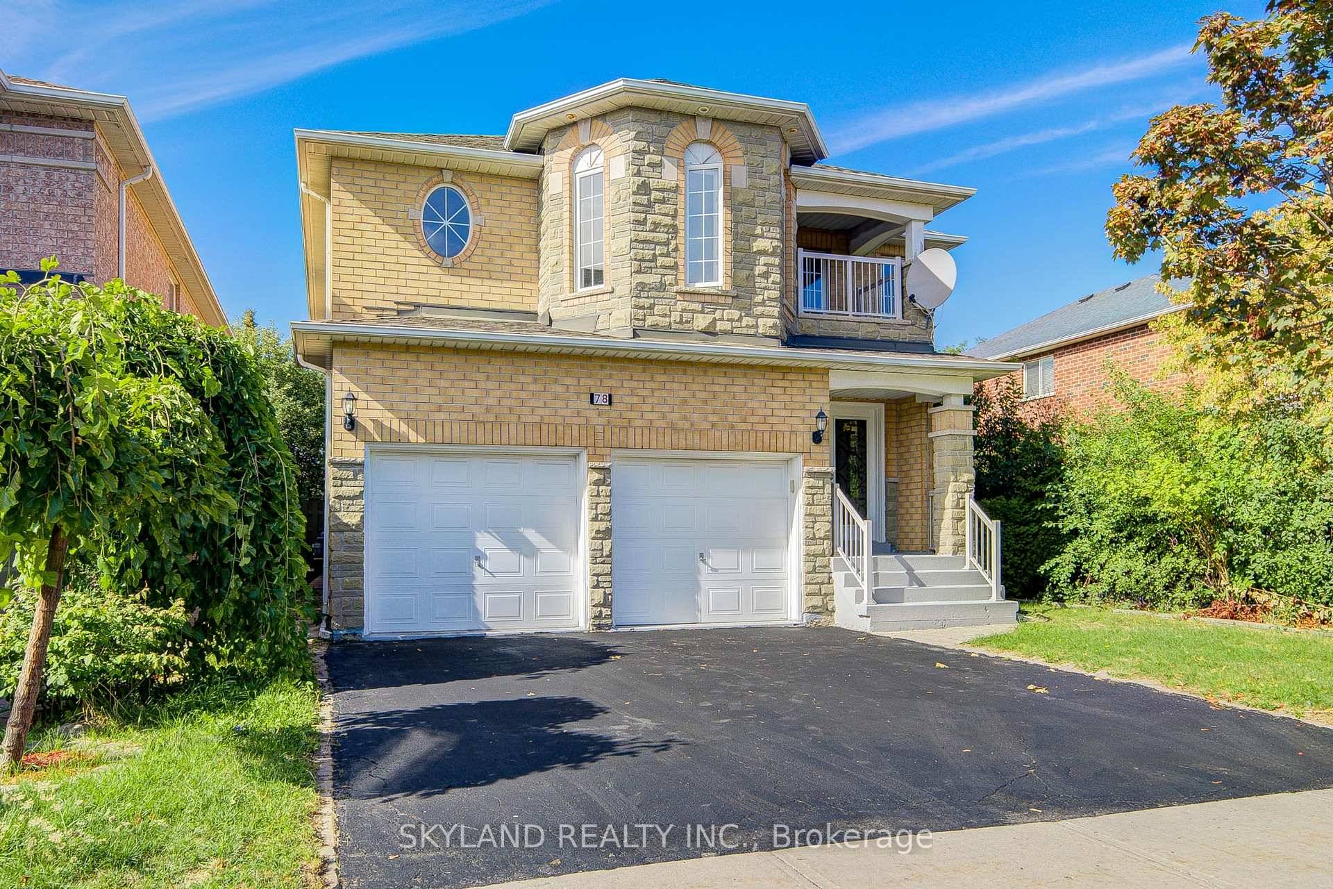 AMAZING PROPERTY WITH SEPERATE ENTRANCE an impressive Sorrento 5 bed detached in the heart of Maple.