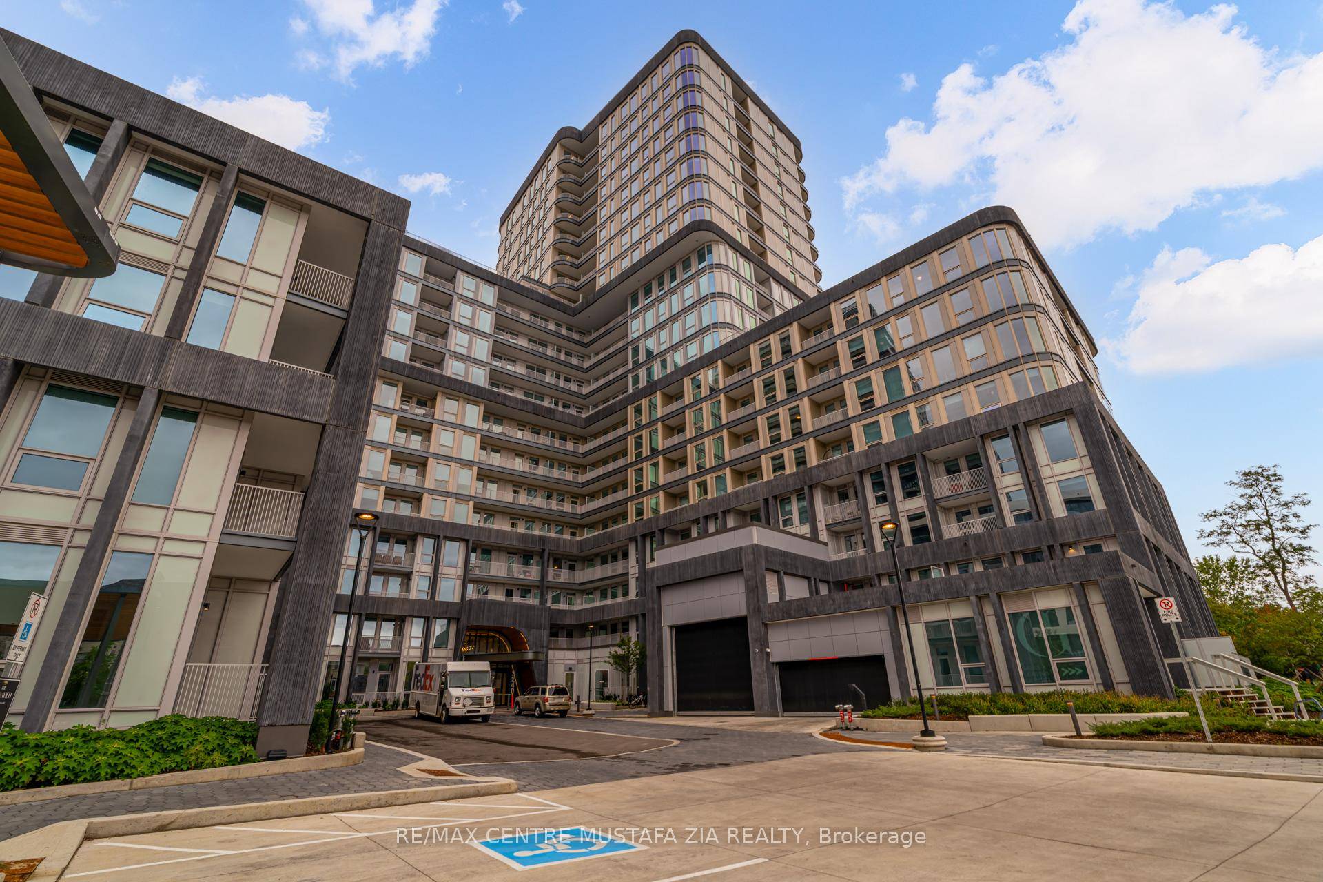 Welcome to Greenwich in Oakville, a brand new community where modern living meets everyday convenience.