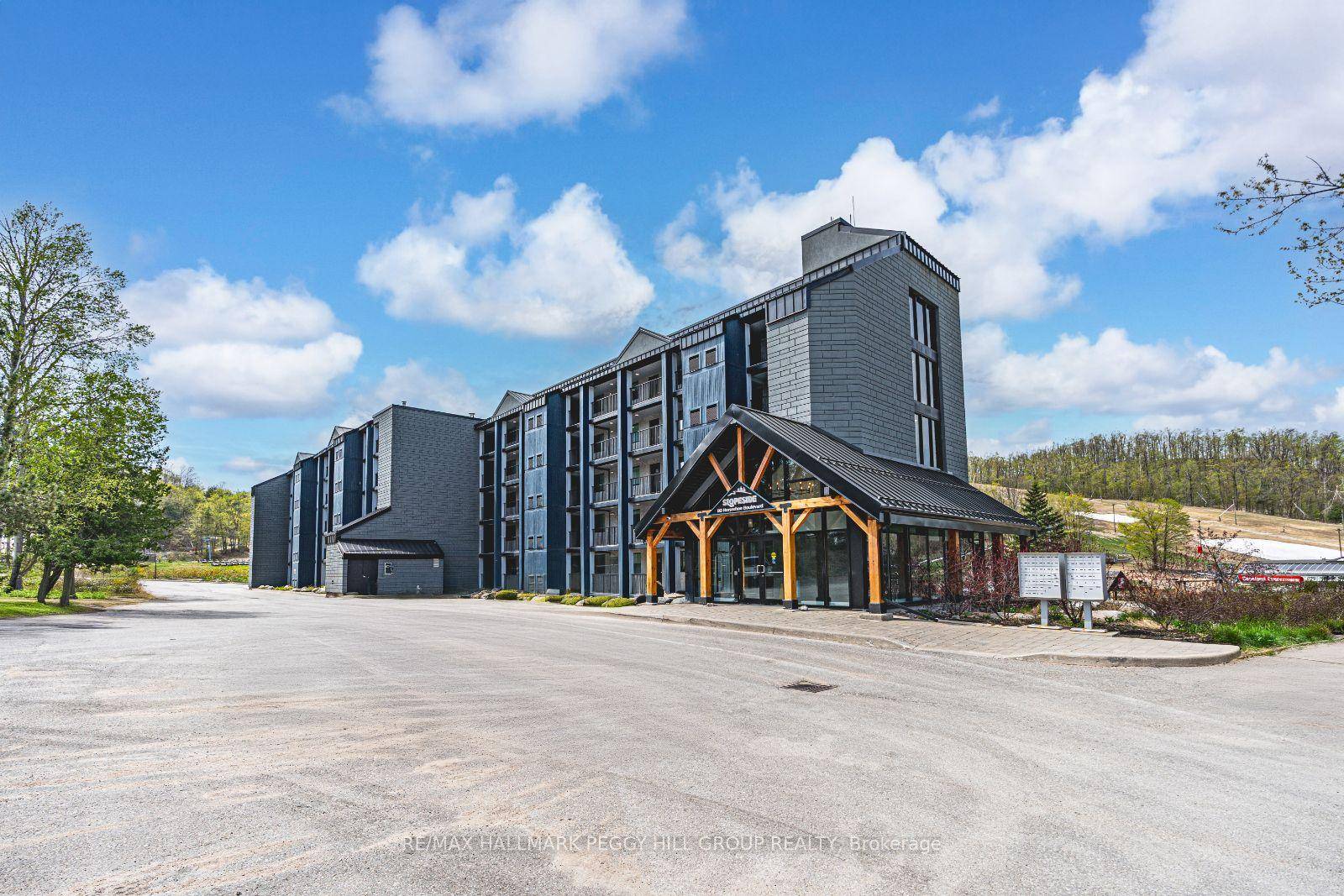 EXPERIENCE THE BEST OF HORSESHOE VALLEY LIVING !