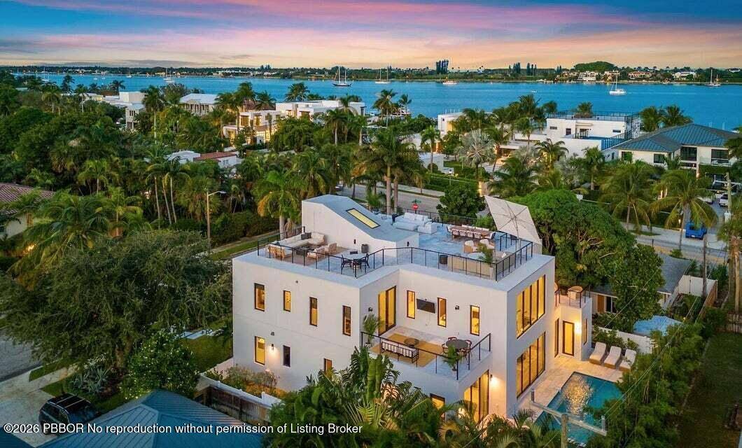 Experience contemporary elegance at 214 28th Street, a sophisticated residence in the highly desirable Northwood Historic District of West Palm Beach.