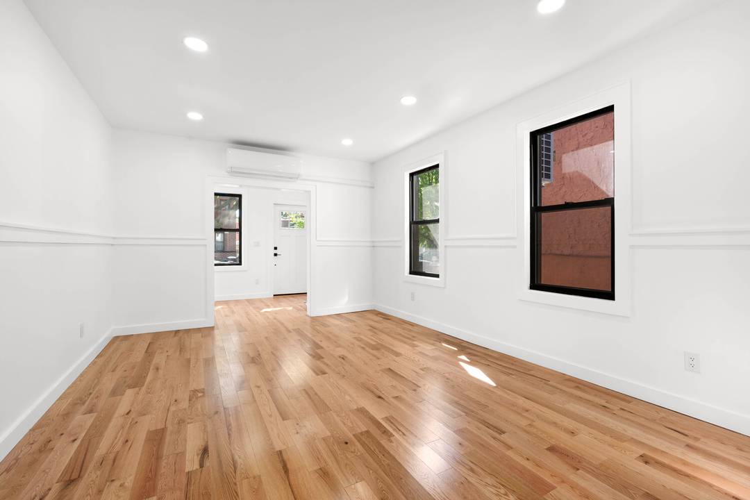 Welcome to 346 E 53rd St.