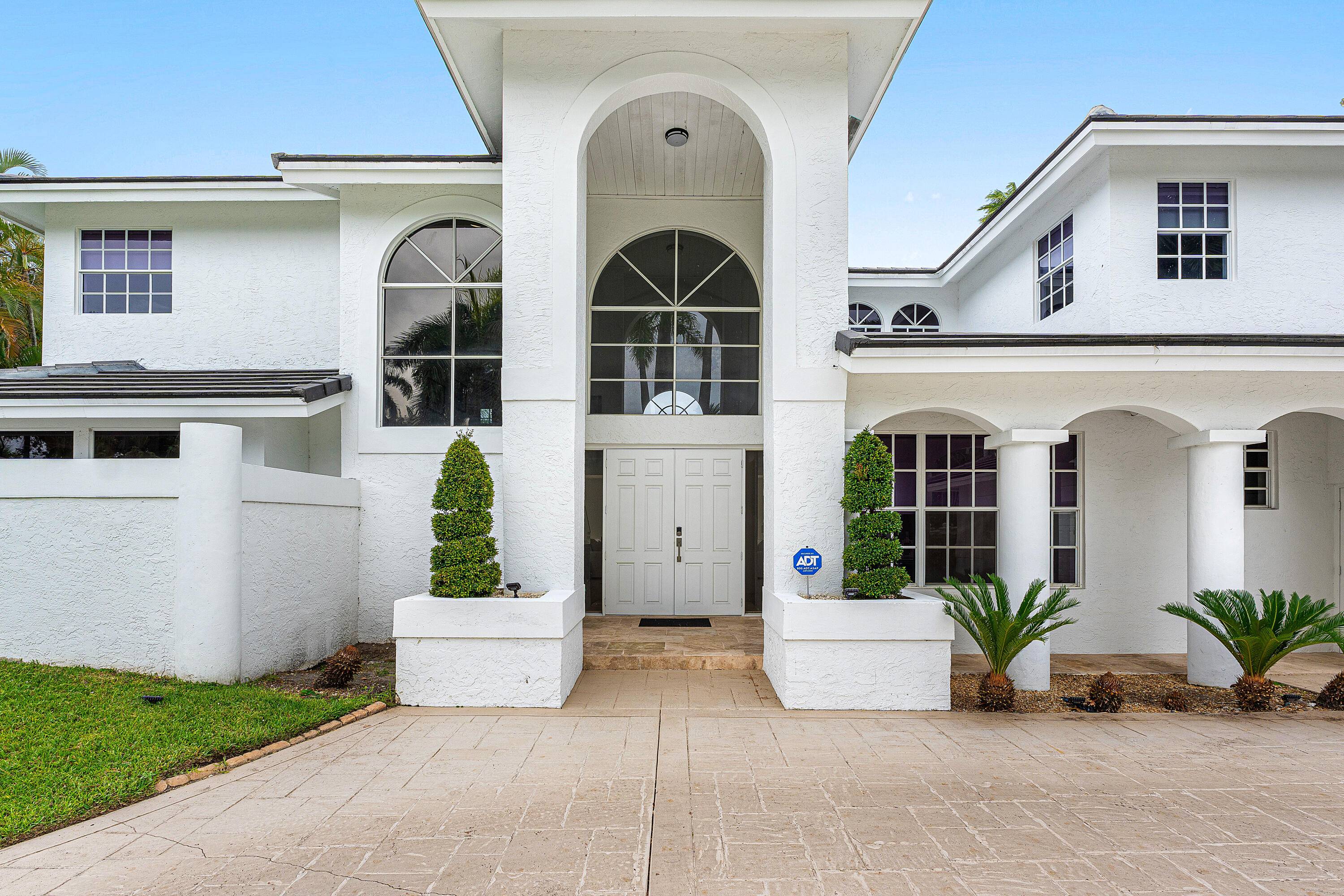 This 5BR 4BA 4, 000 sq. ft.