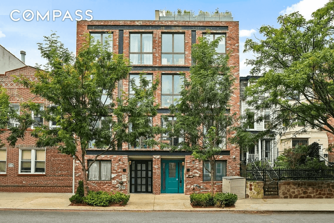 This bright and spacious condo features high ceilings, central A C, a Nest thermostat, and the convenience of an in unit washer dryer.