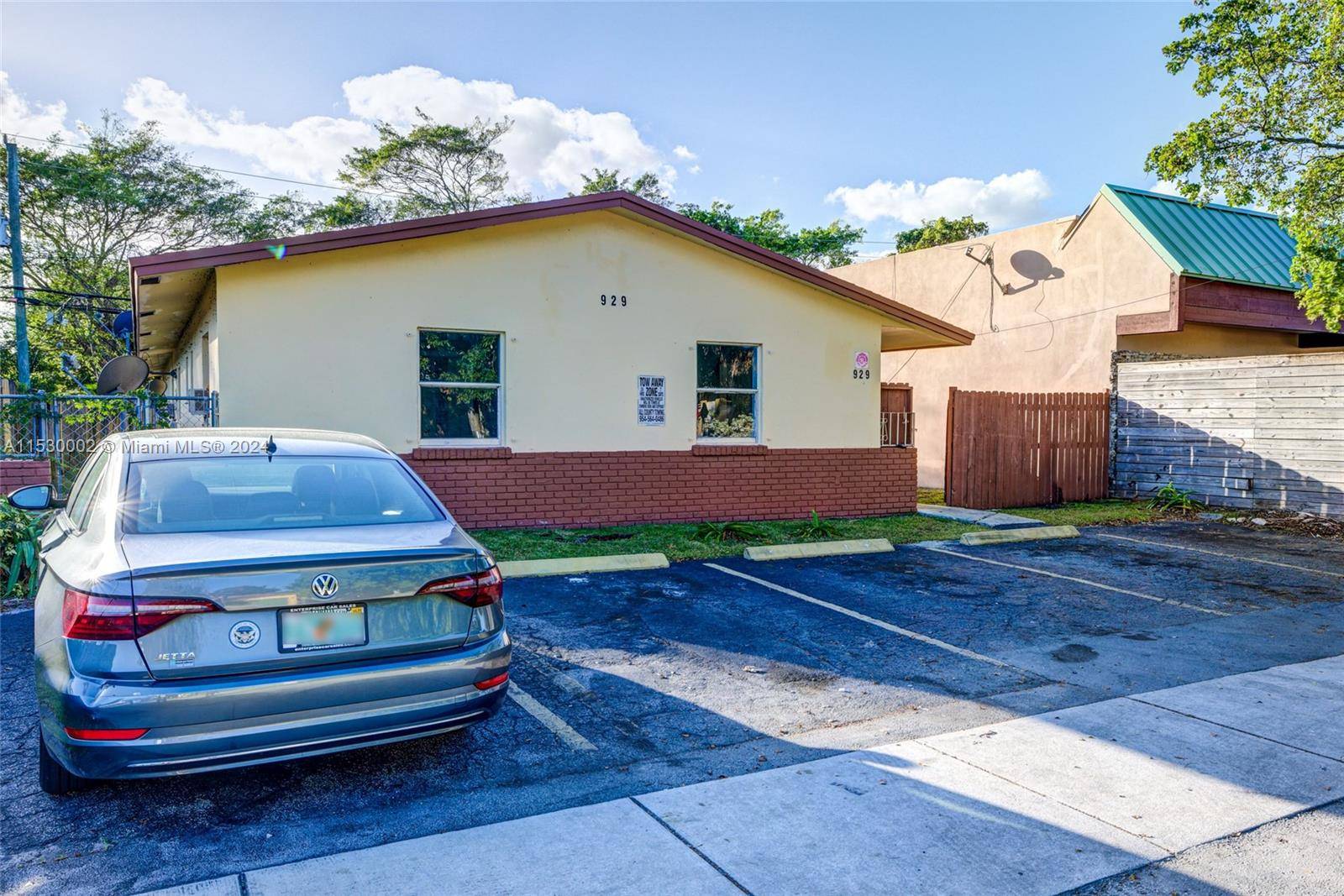 Discover instant profit with this multifamily fourplex in Fort Lauderdale.