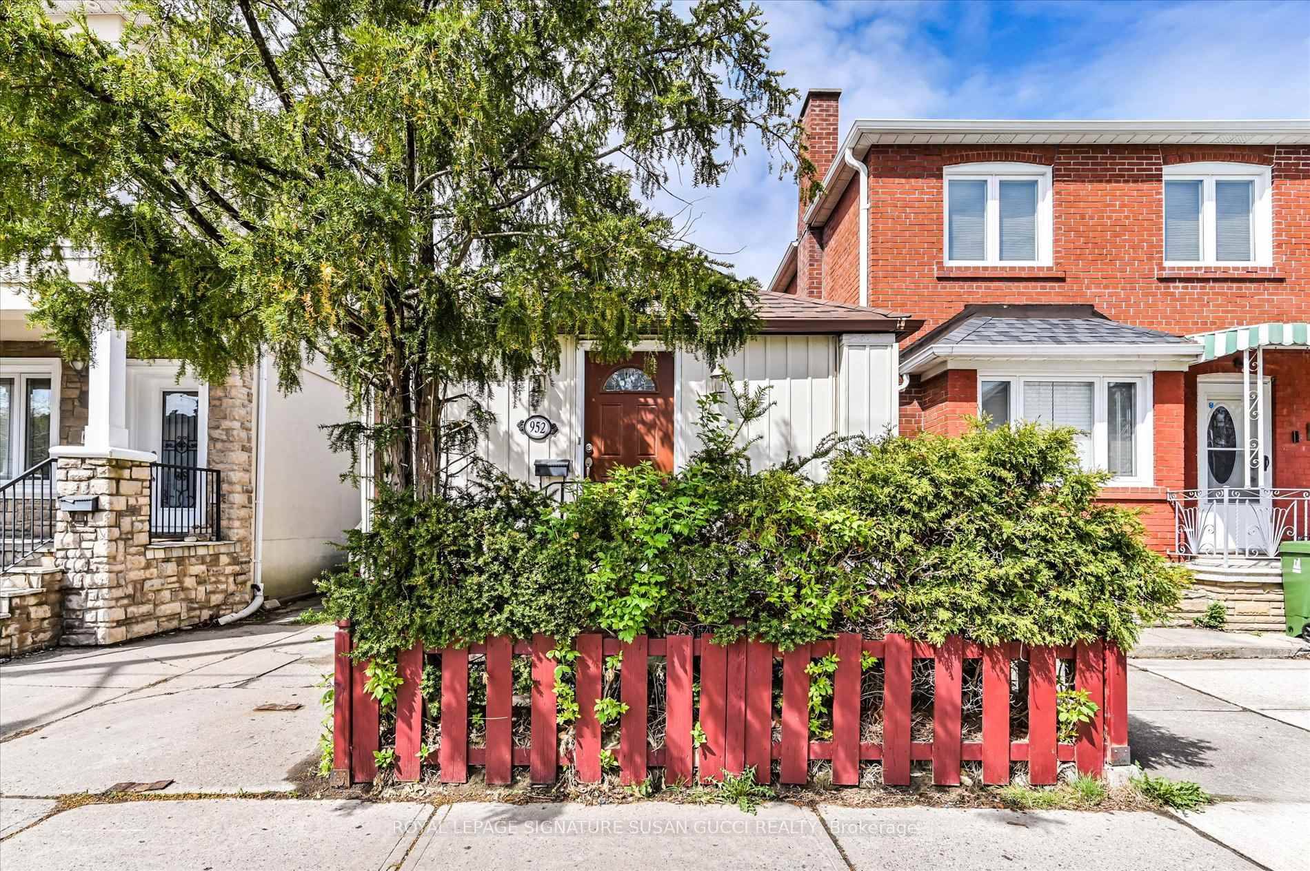 Spacious, Sunlit, and Perfectly LocatedWelcome to 952 Greenwood Avenue, a beautifully expanded and thoughtfully designed 1 1 2 storey home offering space, versatility, and an unbeatable location in one of ...
