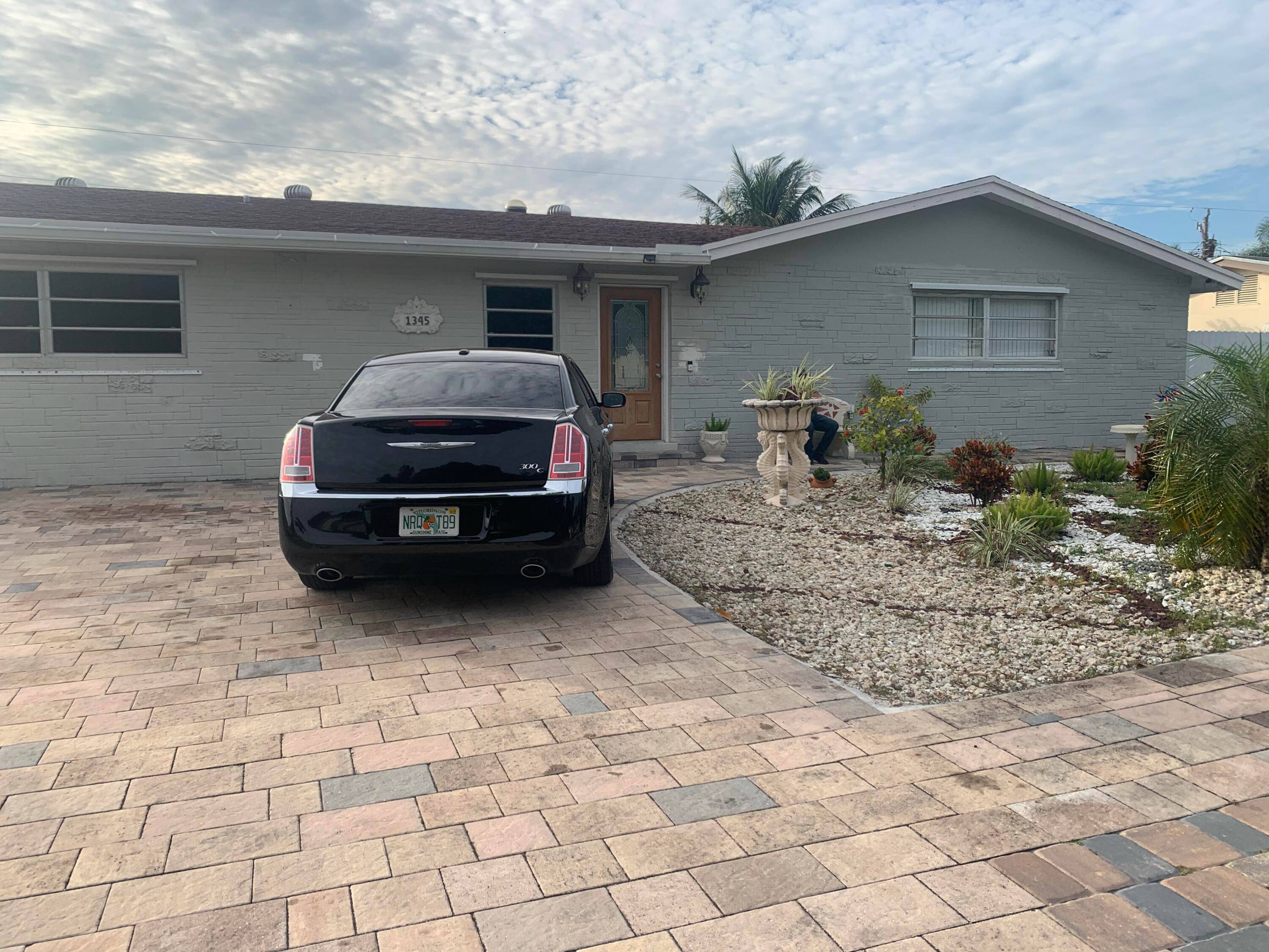 Welcome to your dream home in unincorporated Heart of west Palm Beach, This CBS property 4 2 bath 3, 072 Sf.
