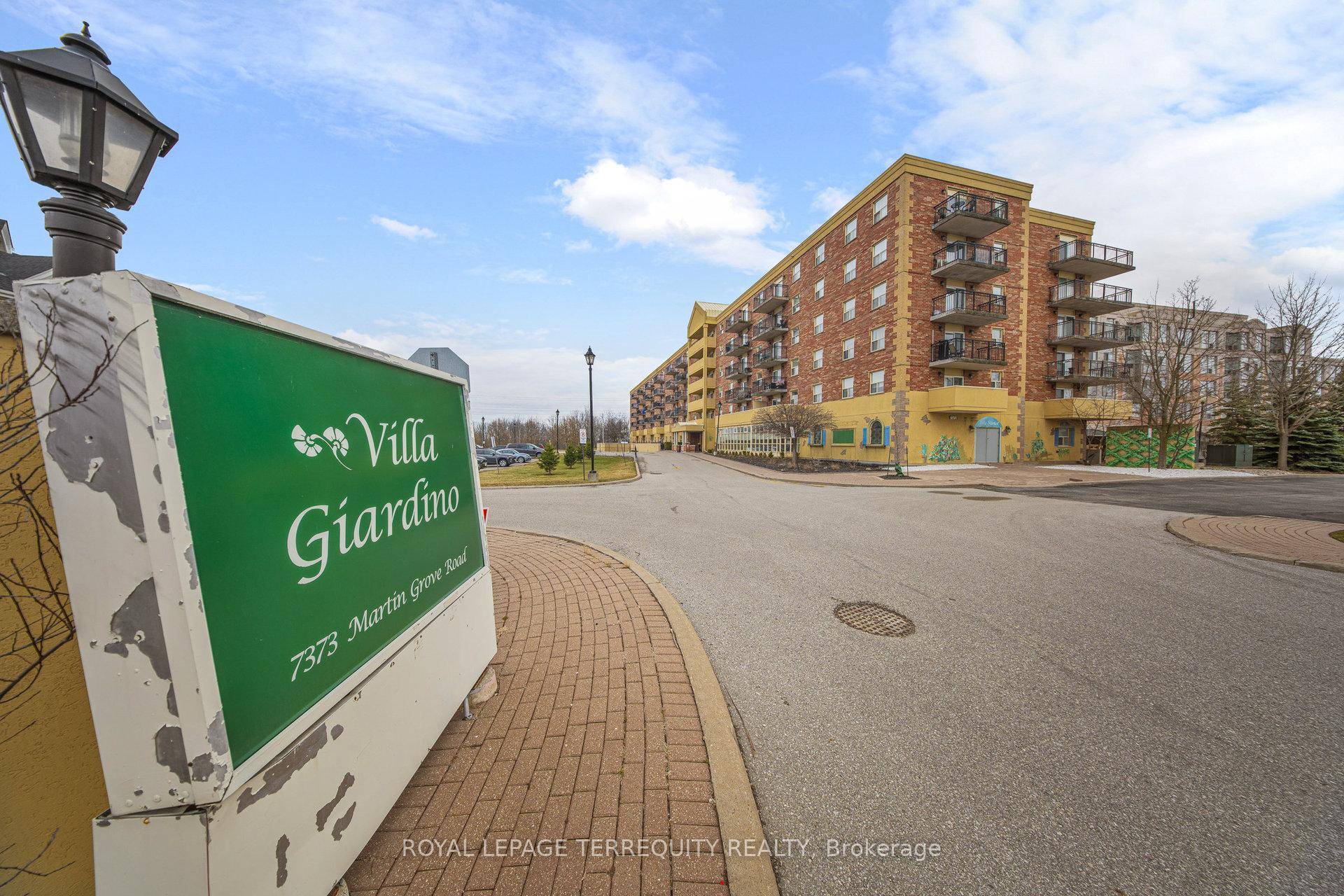 Welcome to the Tranquil Villa Giardino Condo in the heart of Woodbridge, one of the larger condos in Vaughan Grove, priced to sell.