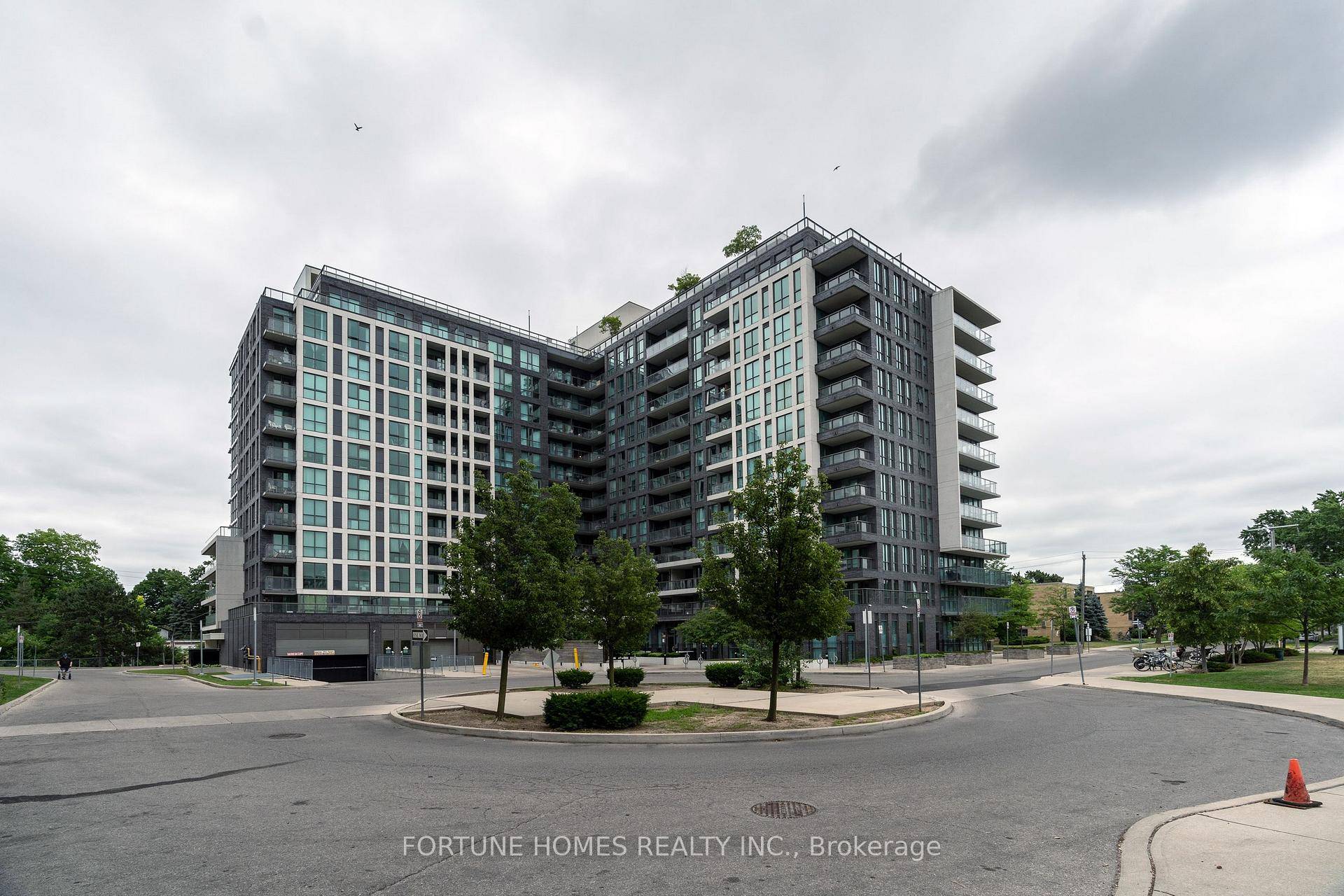 Bright And Functional 2 Bed Den Condo With West Facing Exposure, Offering Stunning Natural Light, Sunset Views amp ; Large Windows In Both The Living Area And Bedrooms.