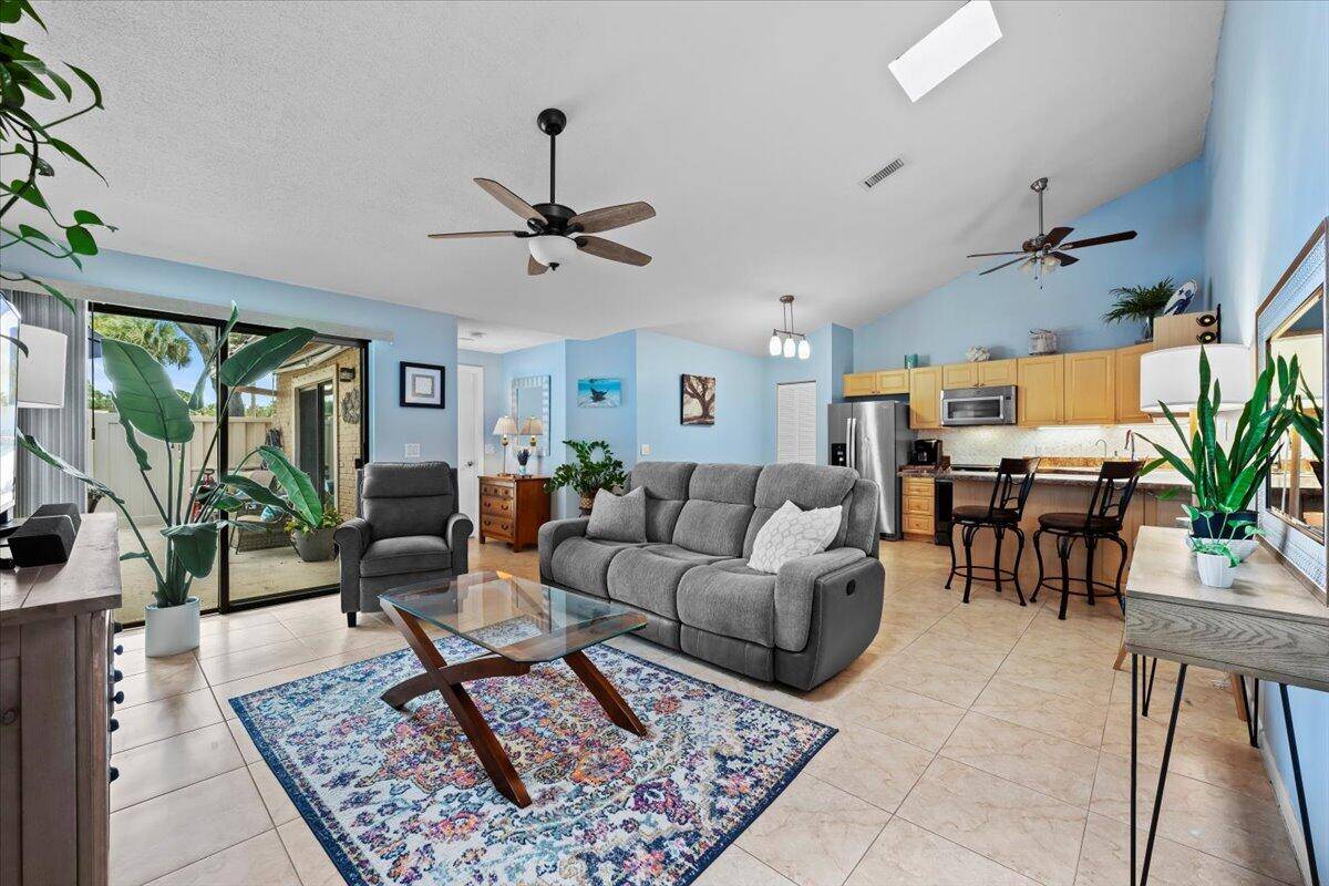Tucked away on a quiet cul de sac in the heart of Palm Beach Gardens, this beautiful 3 bedroom, 2 bath villa offers privacy and convenience.