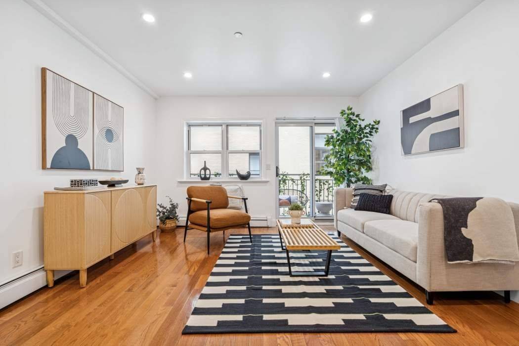 Elegant 2BR 2BA Residence with Private Terrace in Queens Plaza, LIC Experience refined living in this spacious 2 bedroom, 2 bathroom home, perfectly situated on a quiet, tree lined street ...