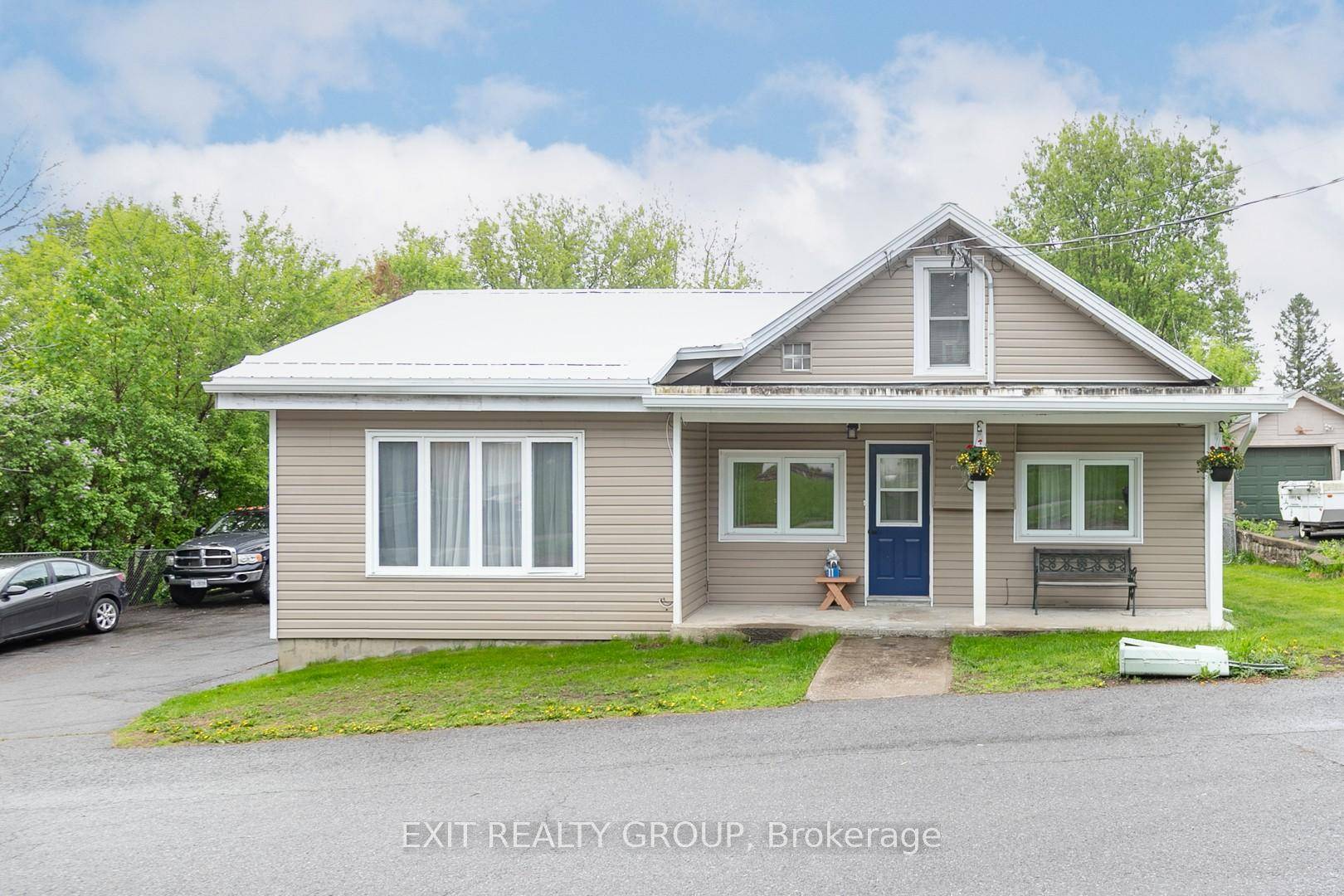 Welcome to this beautifully maintained 4 bedroom home in the heart of Frankford, a friendly community offering all the amenities you need beach, parks, and direct access to the Trent ...