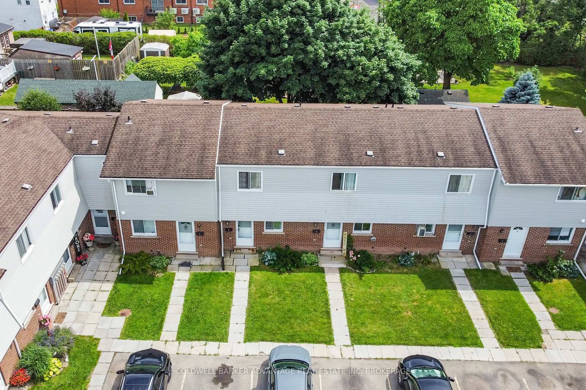 Newly renovated townhouse style condo unit in Welland.