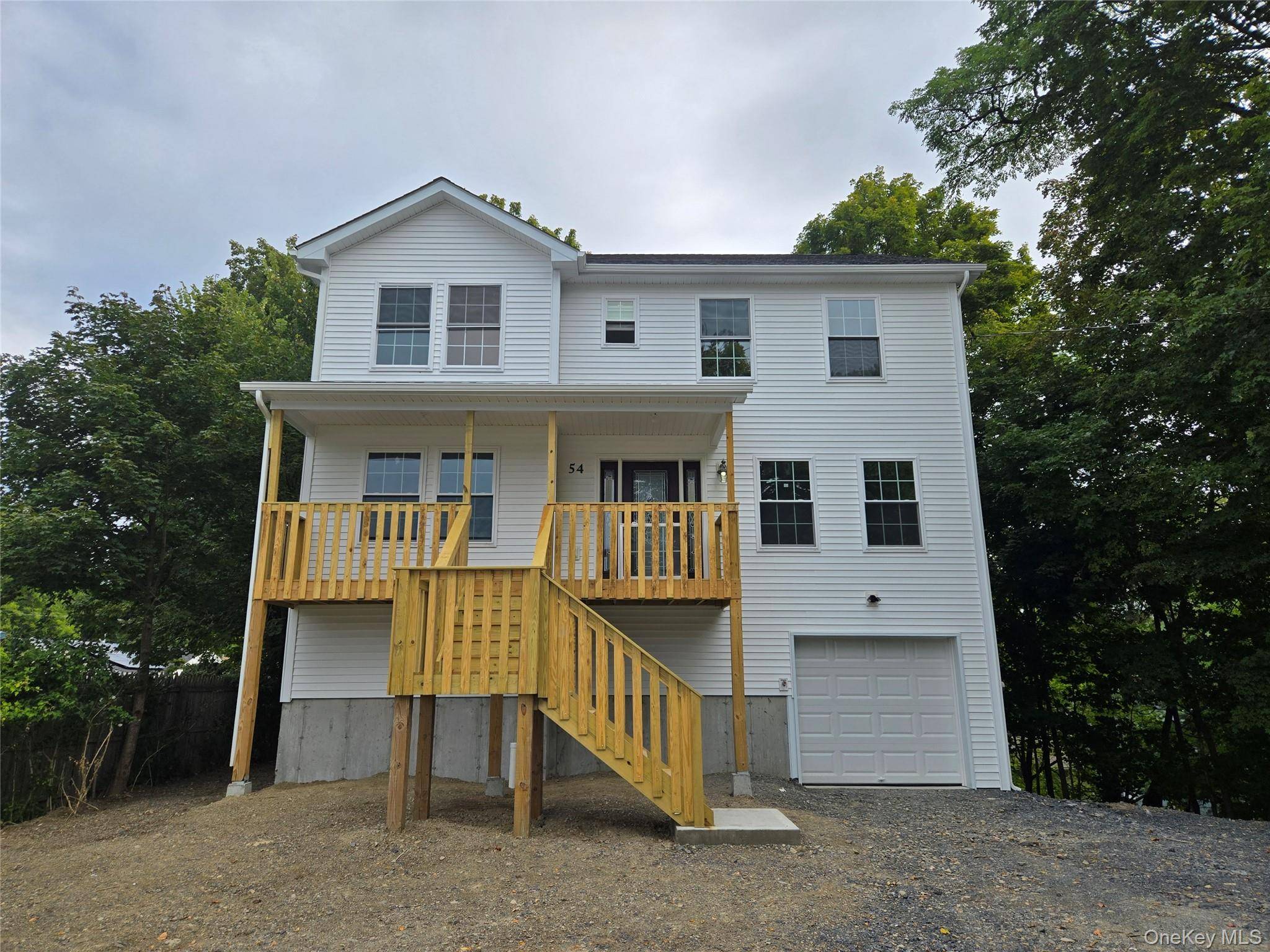 A beautiful brand new colonial home is now available to rent in the center of Middletown NY.