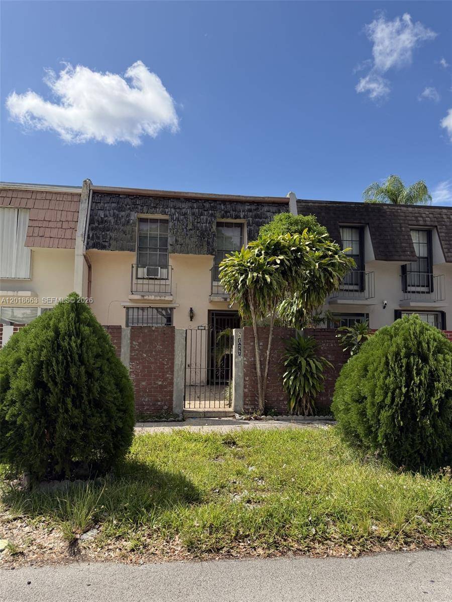 Sought after Cherry Grove Townhouse 3 2.