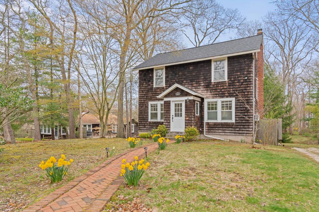 Charming Farmhouse in Southampton!