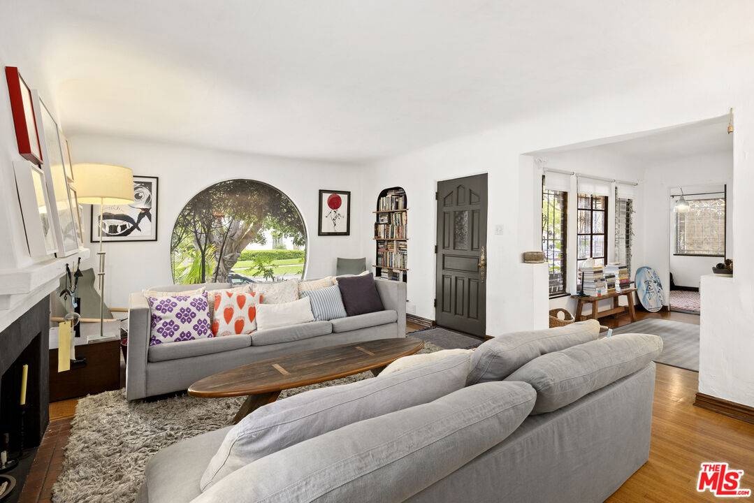 1118  S Crescent Heights Blvd 6BR Beverlywood La