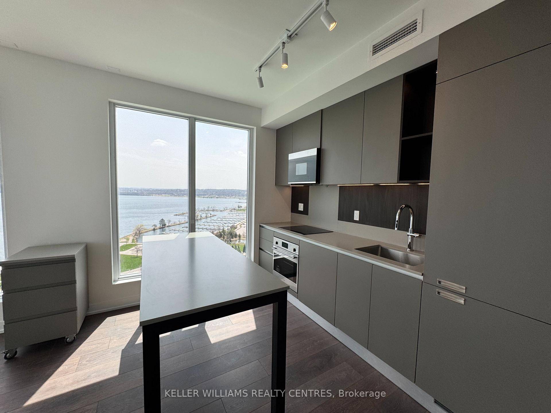 Experience breathtaking waterfront views of Kempenfelt Bay from this stunning 15th floor condo, offering 831 sqft of modern living space.