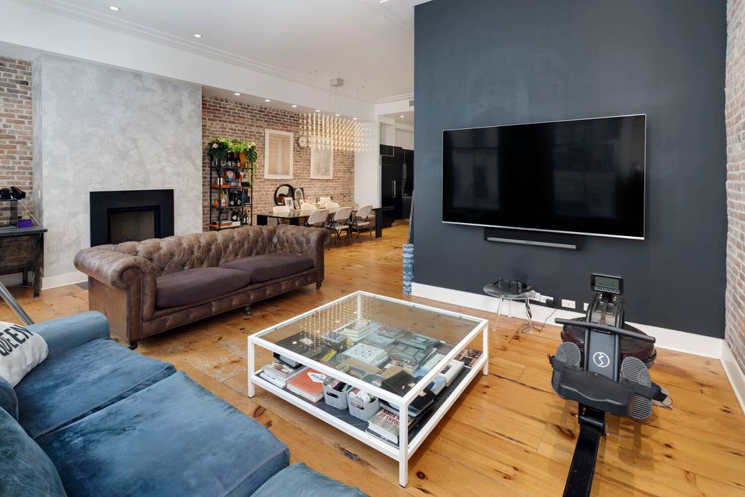 Welcome home to this sprawling, expansive 2, 000 square foot loft in the heart of Tribeca !