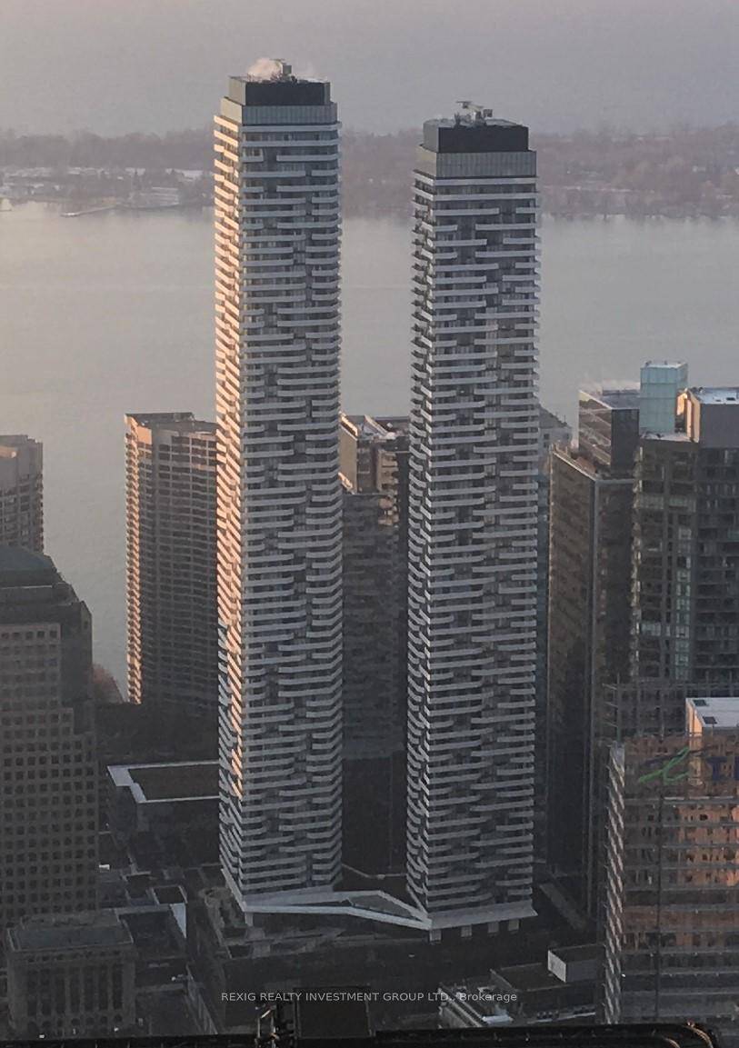 Live Elevated at Harbour Plaza Spacious 2 Bedroom Corner Suite with NE City Views.