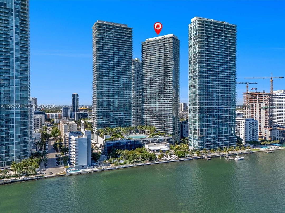 Spectacular unit at the Iconic Paraiso Bay Condo !