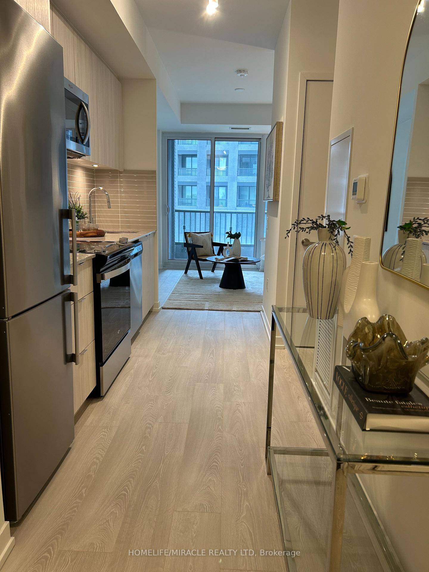 This exquisite One Bedroom Plus Den residence in Westwood Gardens located right on bustling Yonge street provides an elevated lifestyle with everything within walking distance.