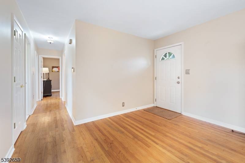 Welcome to this well maintained ranch with an amazing backyard !