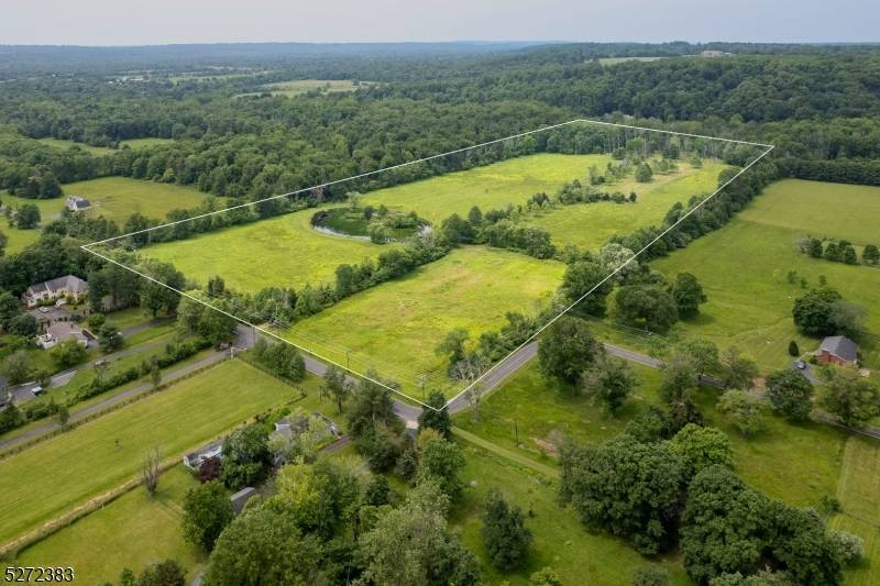 This extraordinarily scenic property offers a once in a lifetime opportunity to purchase 35 acres of unencumbered land surrounded by prestigious homes with a breathtaking series of rapids and waterfalls, ...